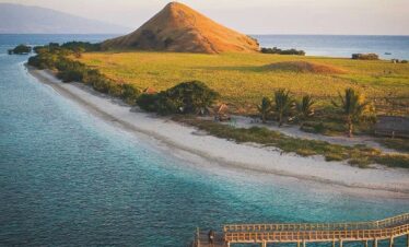 Labuan Bajo Car & Driver Service